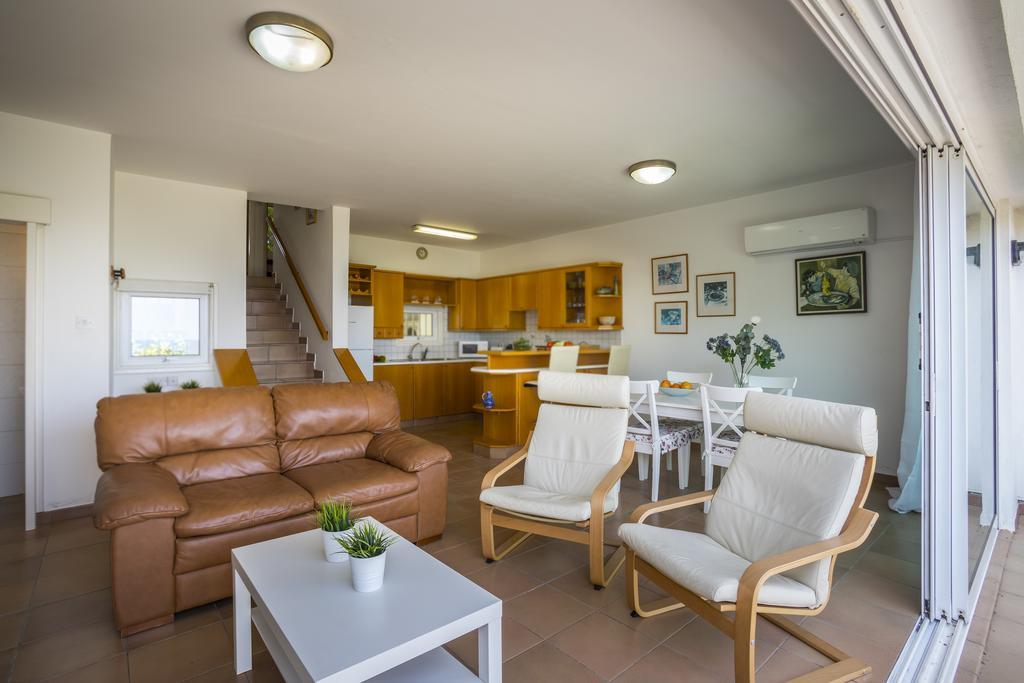 Protaras Beachfront Sirina Lina Suite Paralimni Ngoại thất bức ảnh